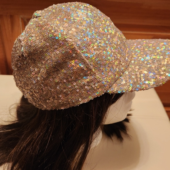 Sequined Ballcap - Picture 2 of 5